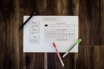 Feuille de papier avec un planning détaillé